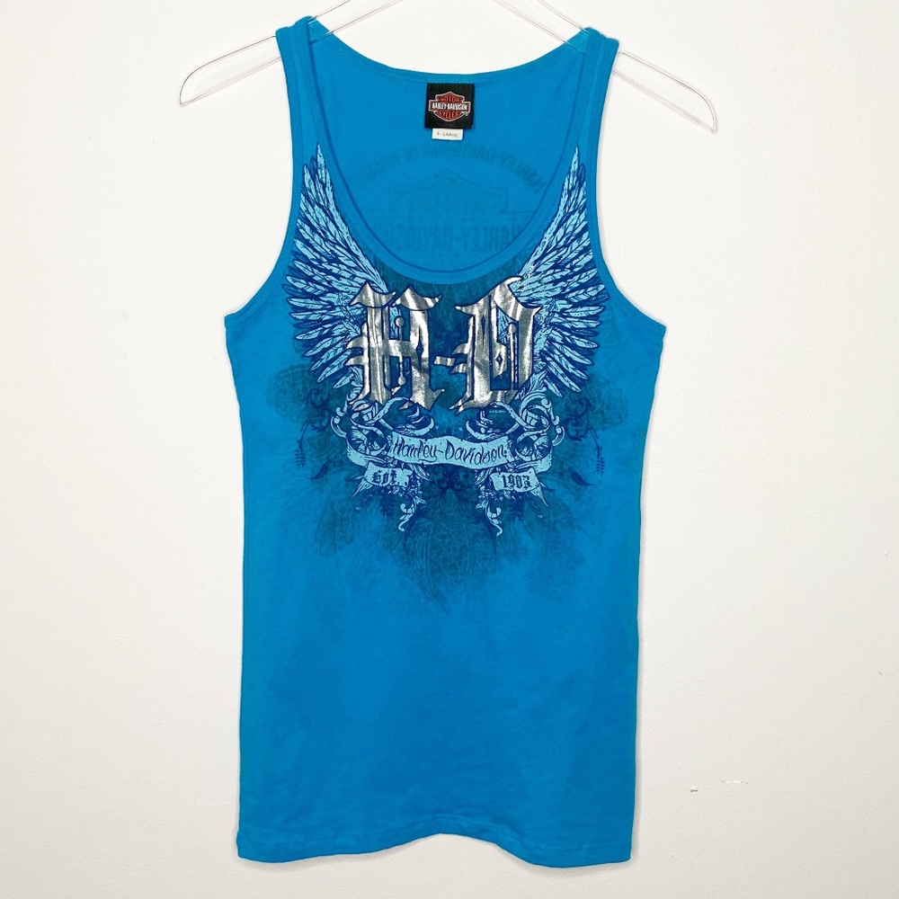 Fits like a Large or Medium!! NOT A XL